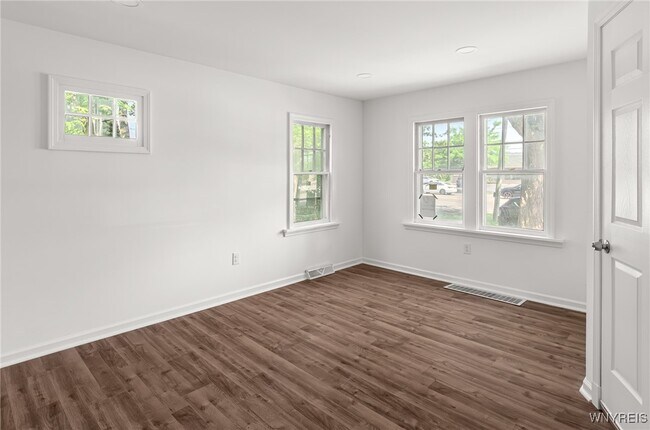 Foto del edificio - 8521 Sheridan Dr