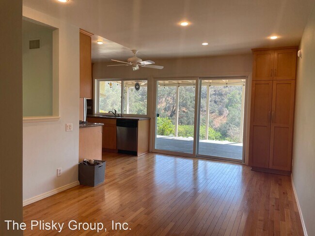 Building Photo - 480 W Avenida De Las Flores