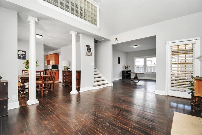 Building Photo - 2410 Cleburne St
