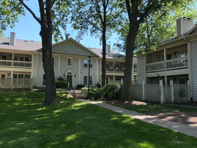 Building Photo - Very well maintained 2-bedroom 2-bath cond...