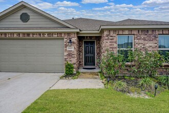 Building Photo - 15127 Willow Tree Ln