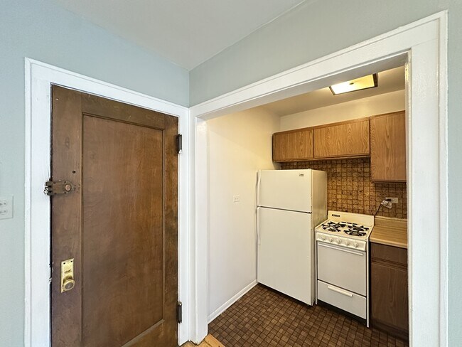 Foto del edificio - 739 W Belmont Ave