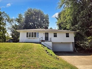 Building Photo - 1204 Applecroft Ave