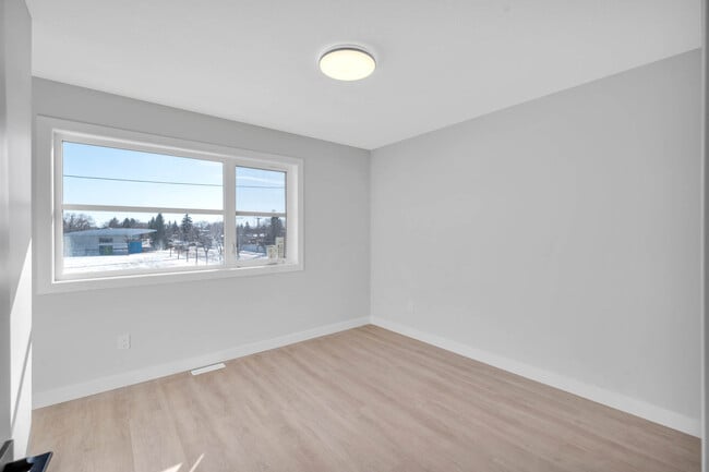 Building Photo - 15211 109 Ave NW
