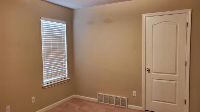 Foto del edificio - 1102 Cross Wood Ln