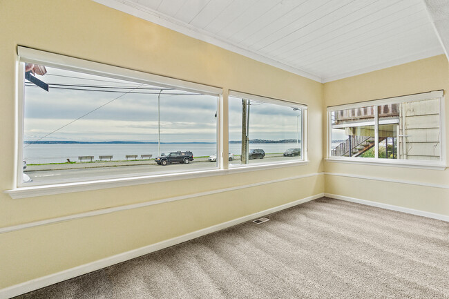 Building Photo - 2136 Alki Ave SW
