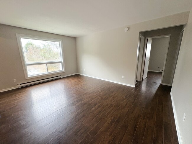 Building Photo - 546 Martha Ave