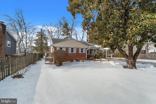 Foto del edificio - 9012 Vernon View Dr