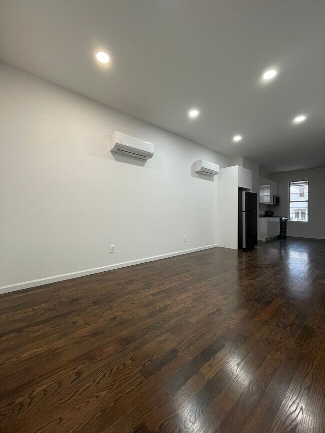 Building Photo - 1120 Jefferson Ave