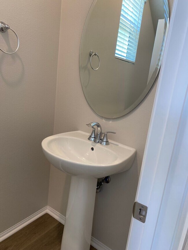 Building Photo - BRAND NEW HOME AVAILABLE FOR LEASE IN TEME...
