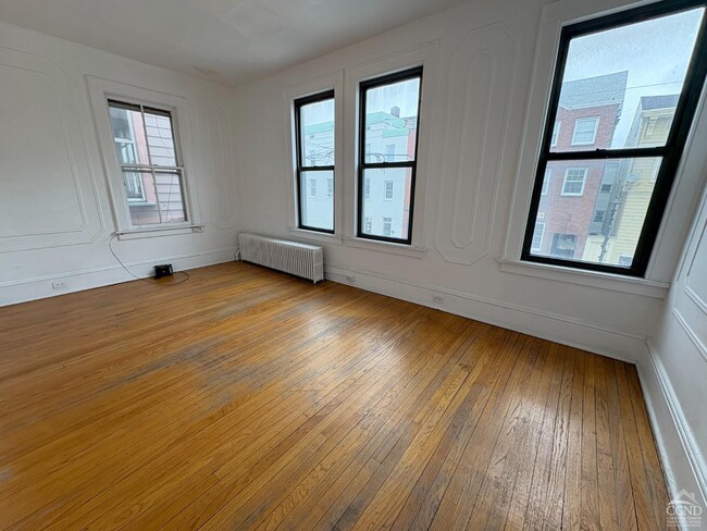 Foto del edificio - 725 Warren St