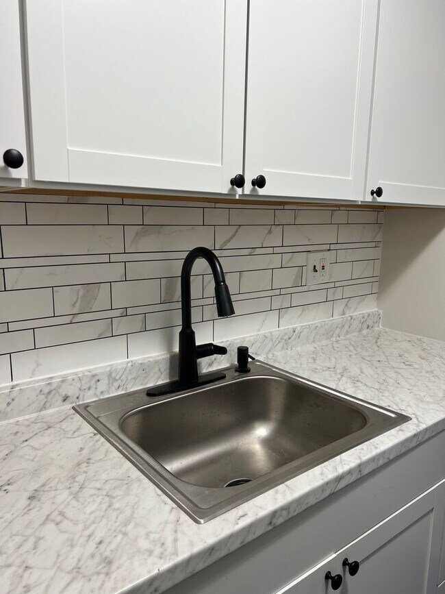 Foto del edificio - Luxury 1 BD, 1 BA Apartment in Mt Joy!