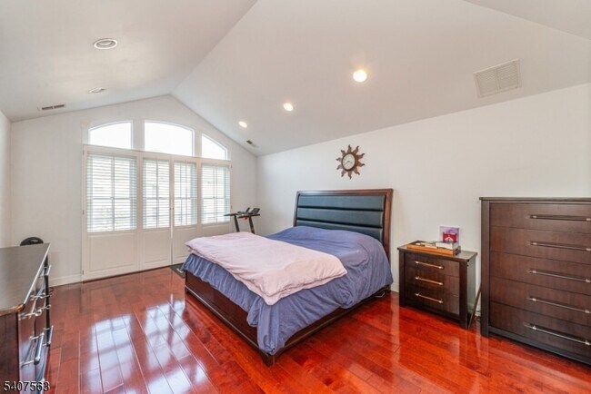 Foto del edificio - 115 Kensington Ln