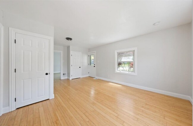 Building Photo - 1282 Summit Dr