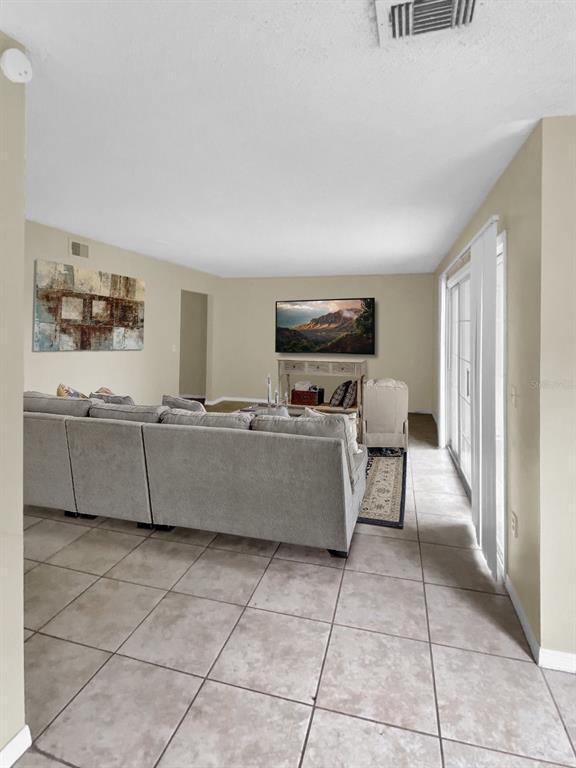 Building Photo - 4188 Versailles Dr