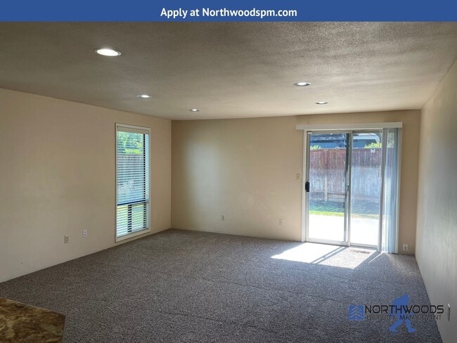 Foto del edificio - Charming 3 Bedroom 2 Bath Home in Very Nic...