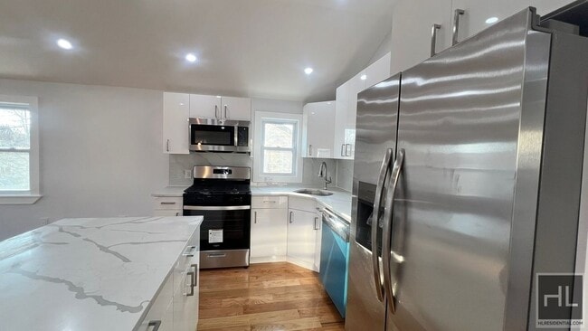 Building Photo - 123 AVENUE