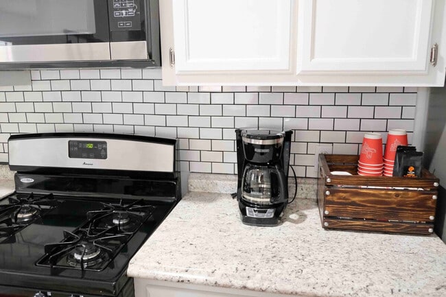 Foto del edificio - 1708-1710-1710 Horseshoe Cir