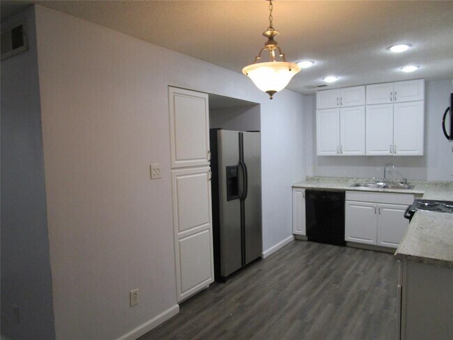 Foto del edificio - 5703 Harvest Hill Rd