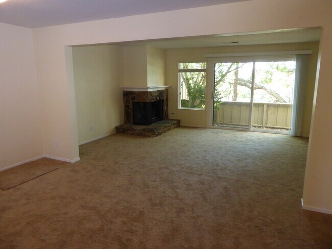 Building Photo - 5B Oak Crest Court