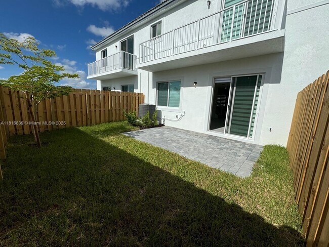 Foto del edificio - 724 SE 13th St Cir