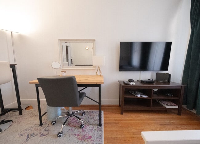 Building Photo - 1422 2nd Ave