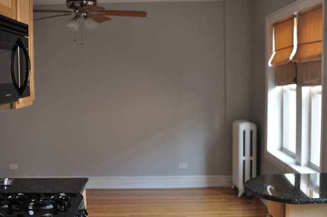 Building Photo - 838 S Scoville Ave