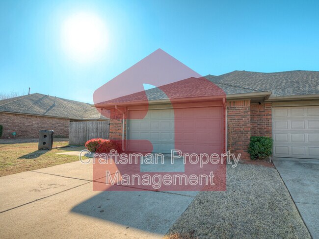 Photo - 2704 Silvertree Dr House