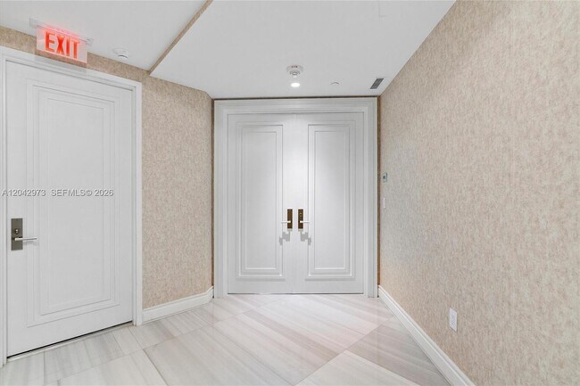 Foto del edificio - 17901 Collins Ave