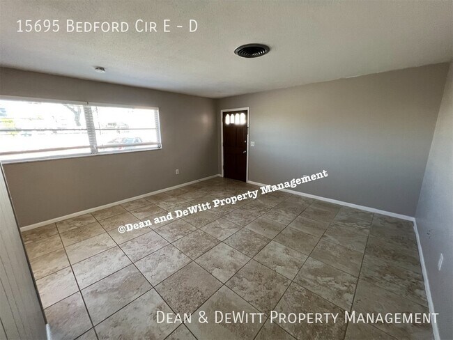 Foto del edificio - 15695 Bedford Cir E