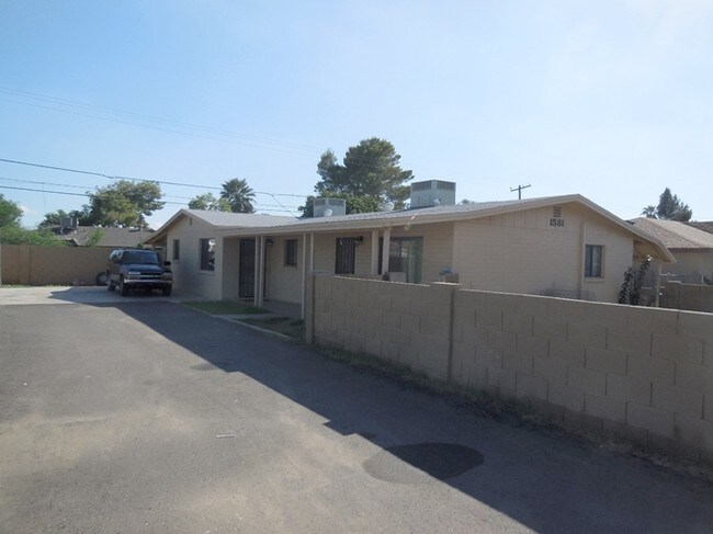 Foto del edificio - 1555-1561 W Peoria Ave
