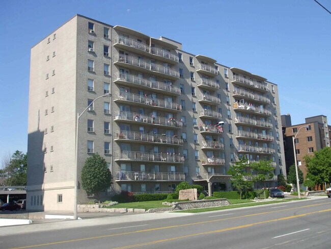Building Photo - 512 Mohawk Rd E