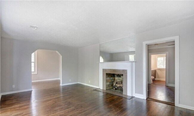 Foto del edificio - Exceptional Eastside Bungalow