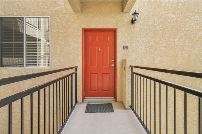 Building Photo - Remodeled 1-Bed Condo -  Prime Carmel Vall...