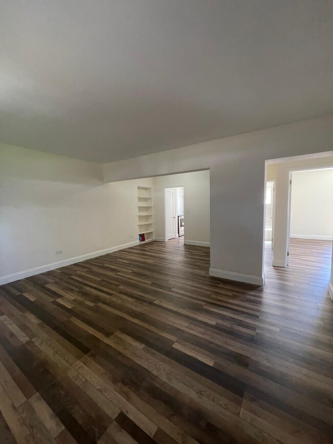 Spacious and bright - 424 NE 82nd St