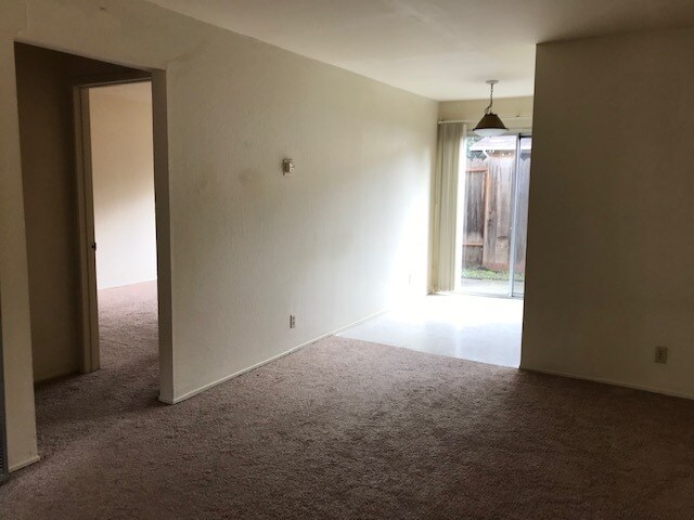 Foto del edificio - 270 Franciscan Ct