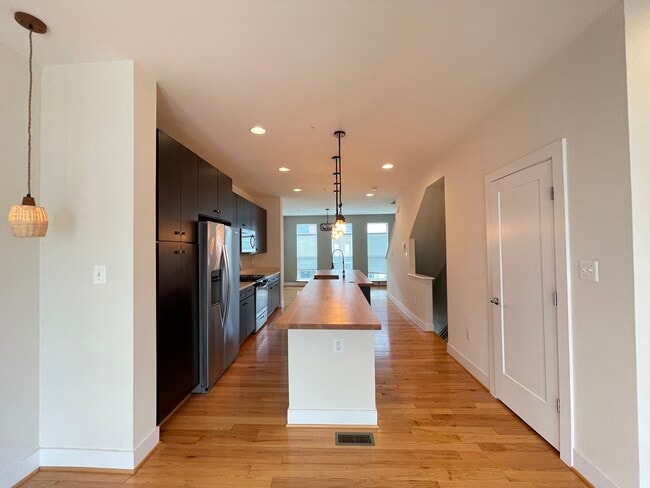 Foto del edificio - 924 King Farm Blvd