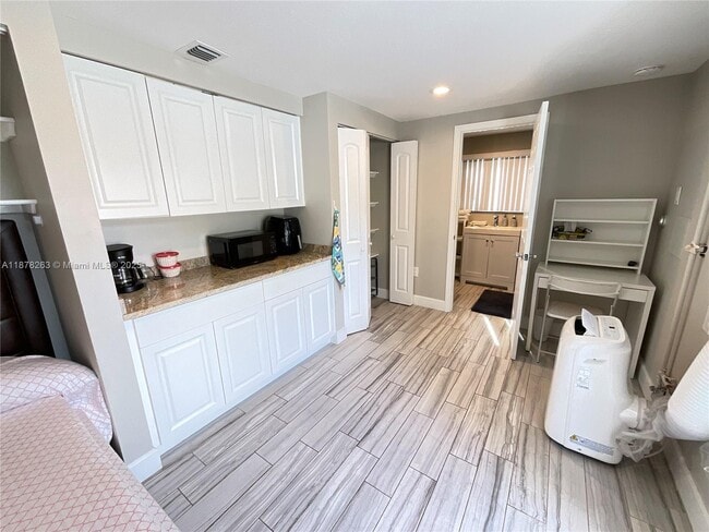 Building Photo - 13275 NE 4th Ave