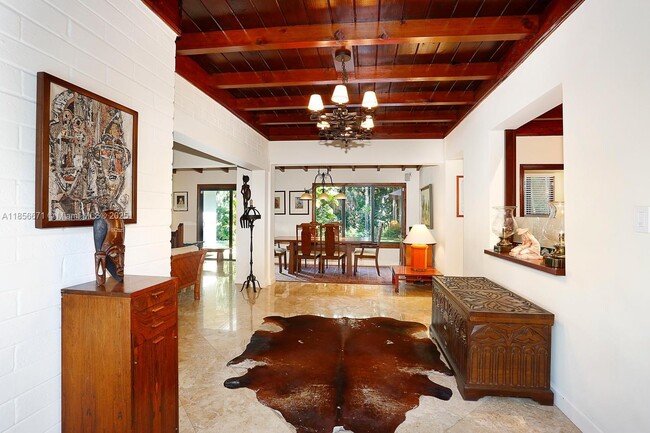 Foto del edificio - 2035 Tigertail Ave