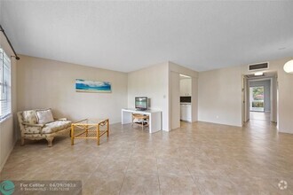 Building Photo - 4701 Martinique Dr
