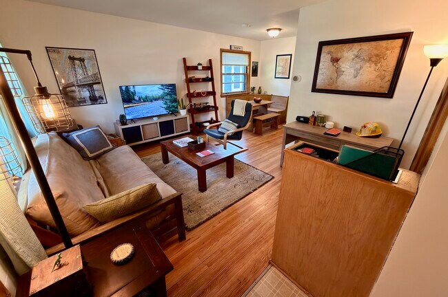 Foto del edificio - 4449 Bloomington Ave