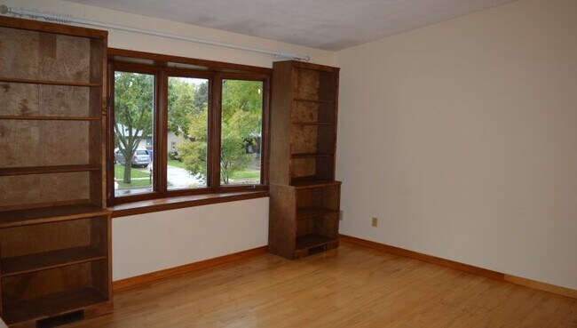 Foto del edificio - 7310 Friendship Ln