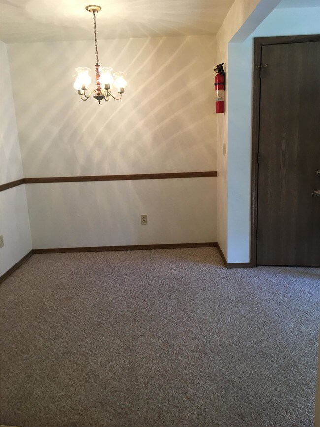 Building Photo - 445 Laverne Dr