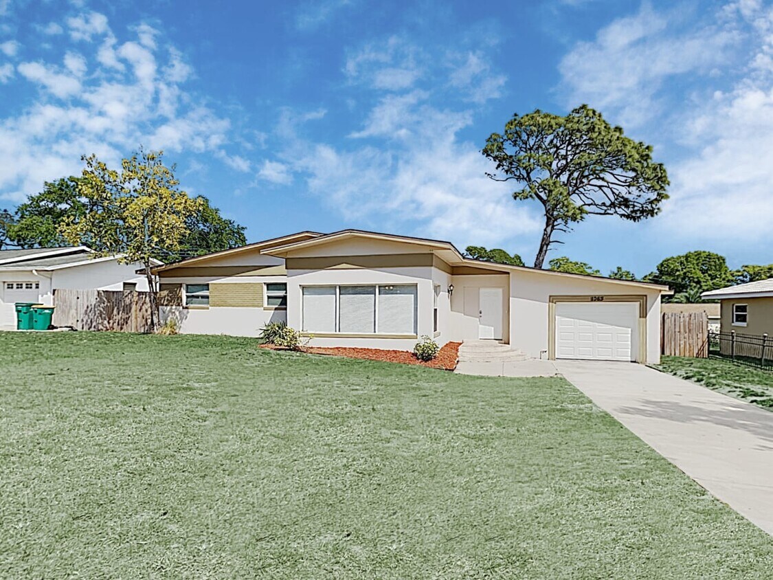 Primary Photo - 1063 Indian Rocks Rd S