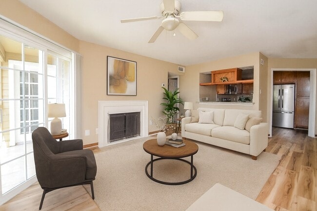 Foto del edificio - 10211 Sugar Branch Dr