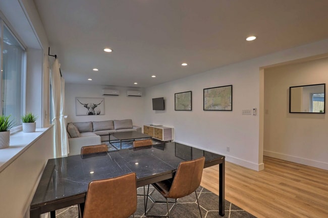 Building Photo - Black Mountain Furnished Lower Level Apart...