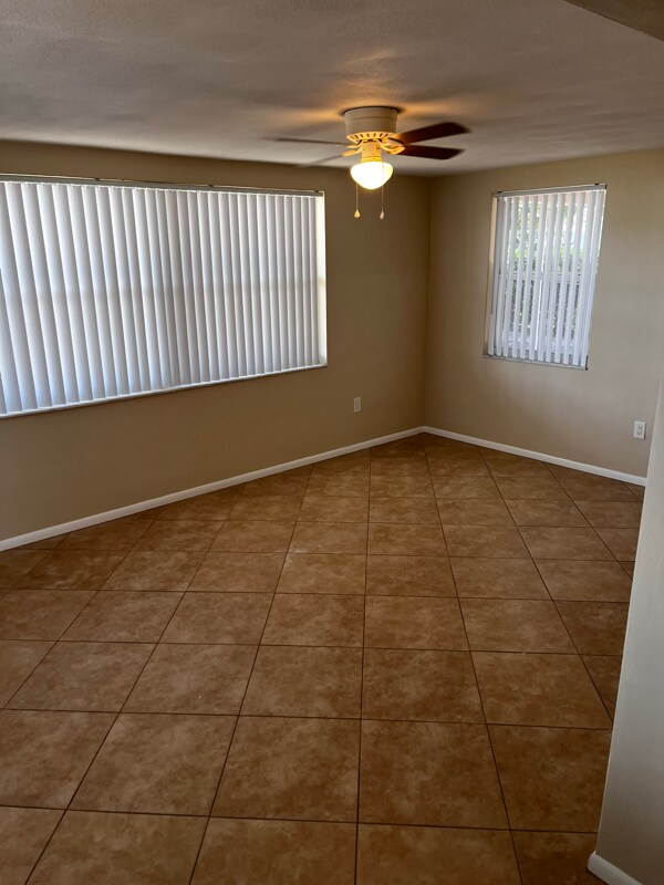 Foto del edificio - 7434 Ashwood Dr