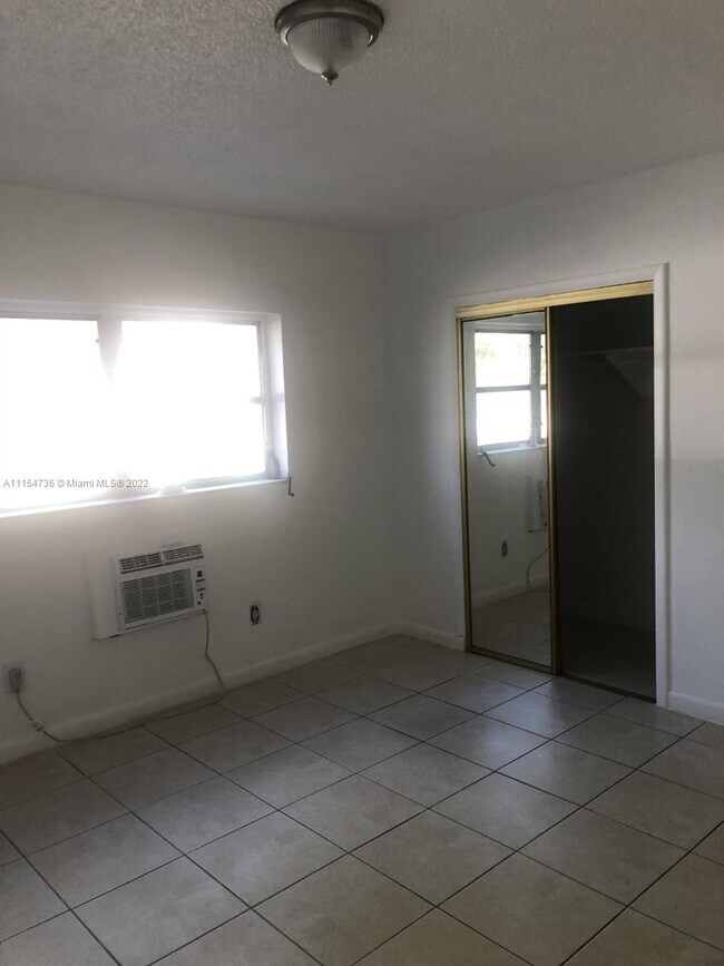 Foto del edificio - 1755 NE 116th Rd