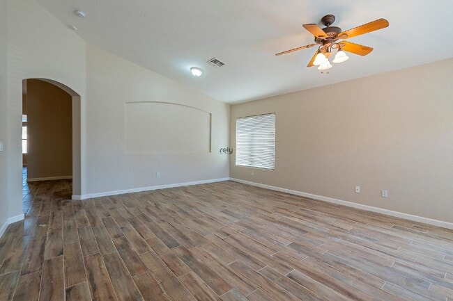 Foto del edificio - 11570 W Yuma St