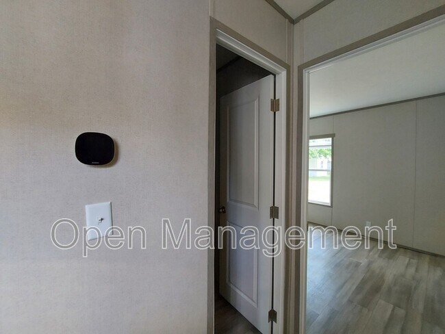 Foto del edificio - 7534 US-60